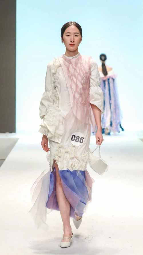 畢業(yè)秀場上的點(diǎn)睛之筆 東華大學(xué)17級(jí)服裝設(shè)計(jì)專業(yè)畢業(yè)設(shè)計(jì)秀鞋帽篇